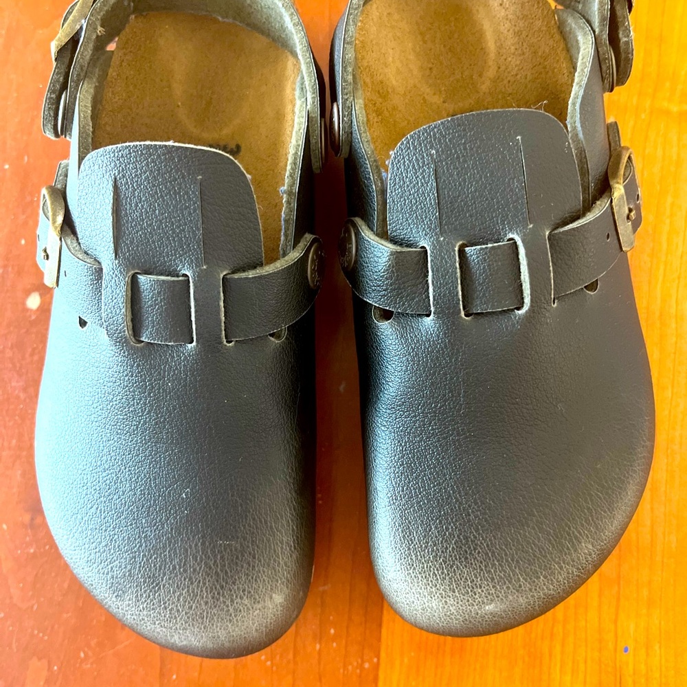 Worn one time! Kids Birkenstock’s